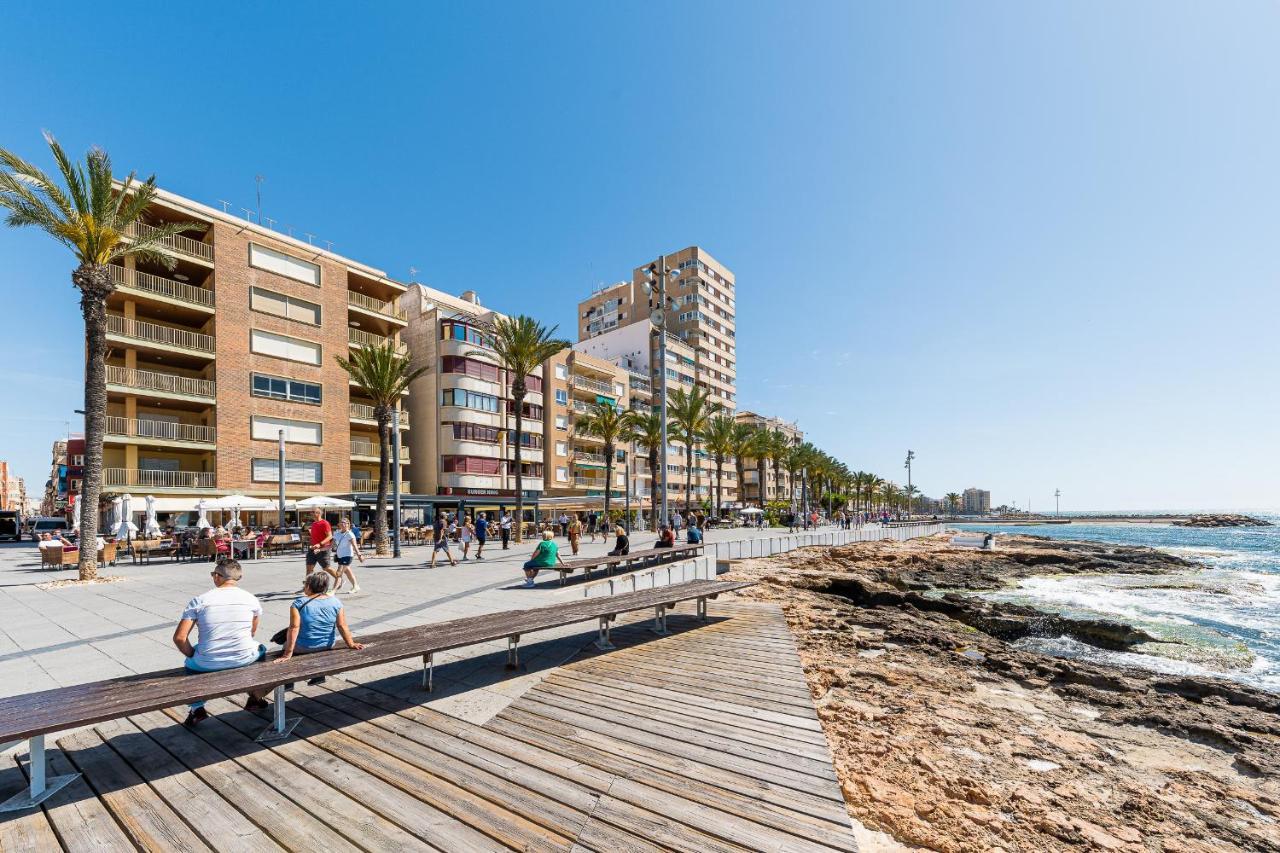 Apolo Beach Front - Sea View Luxury Apartment تورّيفيِخا المظهر الخارجي الصورة